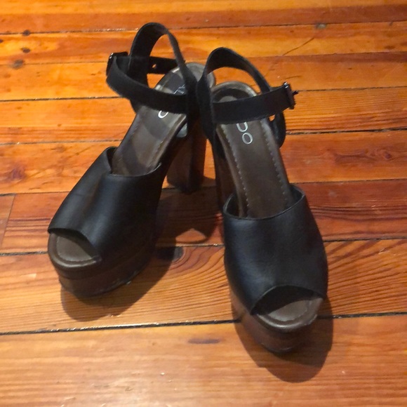 3/$10 Aldo platform peep toe heels - Picture 2 of 4